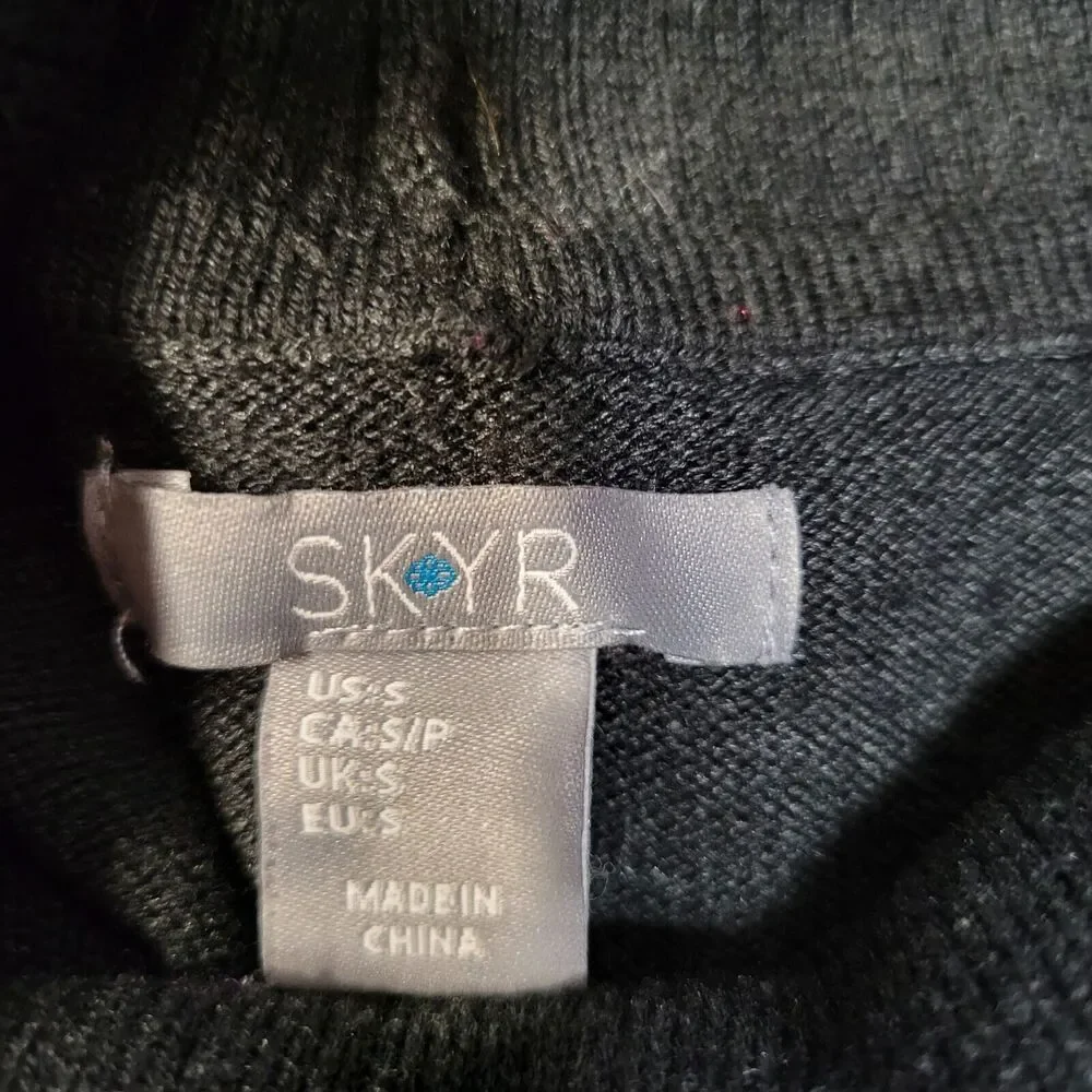 Skyr Women's Merino Wool Blend Funnel Neck Sweater Size Small Gray Purple‎